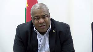 Jun 29, 2021 · hoefdraad moet wel een vette bankrekening hebben om onder de radar te kunnen leven. Ex Financienminister Hoefdraad Gedagvaard In Zaak Tegen Oud Cbvs Governor Van Trikt Dagblad Suriname