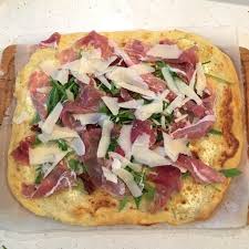 La Pizza Deliciosa Au Jambon De Parme La Boite De Chocolats Jambon De Parme Recette Pizza Repas Italien