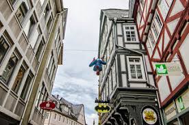 'debemos detenerlo en seco', alerta la oms. Spiderman Esta En Marburgo Marburgo Alemania Diana Chan Flickr