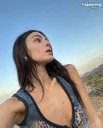 Vittoria Ceretti Flashes Her Nude Tits at Coachella (8 Photos) |  TheFappening