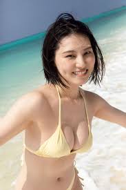 相楽伊織 健康美あふれる水着＆妖艶ランジェリー姿披露 : スポーツ報知