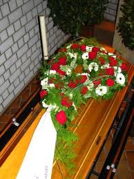 Gartnerei Strauss Bonnigheim Blumen Pflanzen Trauerfloristik Sargschmuck Trauerfloristik Beerdigung Blumen Blumen