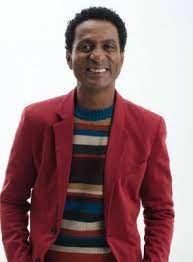 Com texto e atuação do ator luis miranda (o moreno do seriado sob nova direção da rede globo, e um dos sucessos do terça insana), é um espetáculo que aponta, de uma maneira bem humorada, as diferenças do brasil através de sete personagens completamente engraçados, todos criados pelo ator. Luis Miranda Adorocinema