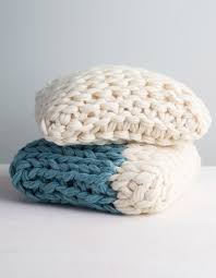 Arm knit a blanket in one hour with video tutorial. Arm Knit Throw Pillow Video Class Flax Twine