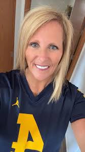 This man right here sent shivers down the spin of very and WR in the Big  ten. SAINKSTIL SAINSTIL 0 NH NOWT LIUN SAINRIS SANRISTIL B01D 83