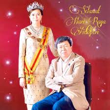 Selangor sultan says 'allah' is sacred to muslims although the word 'tuhan' can be used as a translation for 'god'. Sambut Aidilfitri Dengan Norma Baharu Sultan Selangor