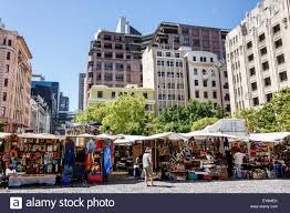 Cape town is on south africa's southwestern coast close to the cape of good hope. South Africa African Cape Town City Centre Center Green Market Square Vendor Vendors Seller Sellers Stall Stalls Booth Booths Dealer Dealers Me Stock Photo Alamy