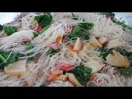 Belah semua bihun jadi 2 agar tidak susah saat di aduk. Bee Hoon Goreng Aka Mee Birthday Dahlia S Kitchen Youtube