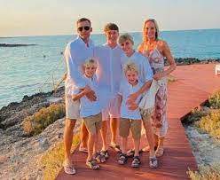 Андрій шевченко народився 29 вересня 1976 року в селі двірківщина, яготинський район (київська область). Shevchenko Pokazav Yak Vidpochiv Z Sim Yeyu I Bekhemom Foto Unian