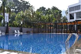 Pasalnya, disini anda bisa menemukan telaga arwana cibubur hingga taman. 10 Hotel Dengan Kolam Renang Terbaik Di Jakarta