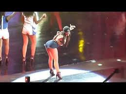 Provided to youtube by routenote biónica · biónica biónica ℗ israel durán released on: Mc Anitta Dancando Funk Leva O Publico A Loucura Danca Muito Youtube Anitta Youtube Funk