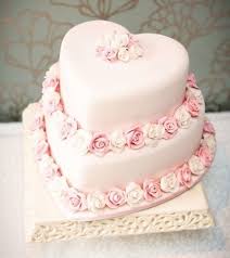 Pin Von Lilupamuk Auf Torten Torte Hochzeit Hochzeitstorte Herzform Hochzeitstorte