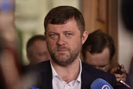 Історія кохання експари тривалістю понад 20 років. Svyatoslav Vakarchuk Zadeklariroval Tri Kvartiry Chetyre Avto I Royal