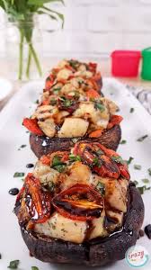 These Caprese Chicken Stuffed Portobello Mushrooms Are A Delicious Lunch Or Dinner A Large Porto Stuffed Mushrooms Caprese Chicken Portobello Mushroom Recipes