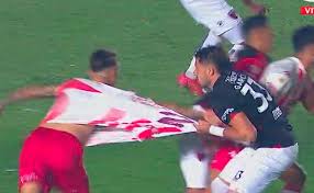 VIDEO | El relator explotó contra Pitana por una jugada increíble: "¡No se  puede creer!"