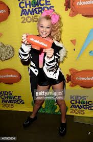 They only just made it onto the orange carpet in time! Nickelodeon Kids Choice Awards 2015 2015