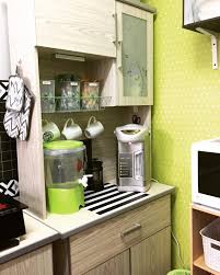 5 inspirasi dekorasi dapur dengan warna pink yang eye catchy. Guna Perabot Basic Untuk Dapur Sempit Tapi Ini Hasilnya Impiana