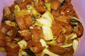 Daging kambing memiliki bau prengus yang seringkali bikin gak berselera makan. Tips Menghilangkan Bau Prengus Pada Kikil