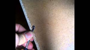 Du möchtest deine bilderrahmen an der wand befestigen und bist noch auf der suche nach einem geeigneten rückwandbefestigung? Alltag Hack Noch Nie War Es So Einfach Einen Nagel Rauszubekommen Youtube