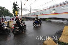 Check spelling or type a new query. Kai Belum Wajibkan Rapid Test Antigen Untuk Kereta Jarak Jauh