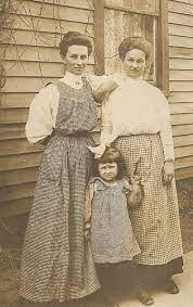 Pin By Veda Crewe On G For Gingham Loves Vintage Photos Aprons Vintage Vintage Photography