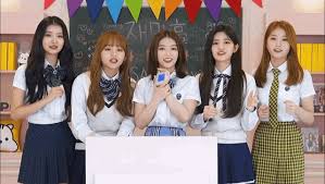 The group debuted on july 18th, 2018 upon releasing their single 'mmook jji bba. ì„¸ëŸ¬ë°ì´ Saturday Gif ì„¸ëŸ¬ë°ì´ Saturday Saturday Kpop Discover Share Gifs