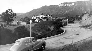 The View Of The Hollywood Sign From Deronda Drive In 1950 After The Land Part Was Removed Los Angeles History Hollywood Sign Tourist Attraction
