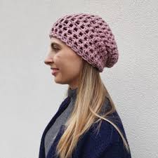 Emma ci spiega come realizzare un cappello di lana di media difficoltà, composto da una parte a coste, da una parte a maglia rasata e infine dalle diminuzion. Come Fare Un Cappello All Uncinetto Per Principianti Laboratorio Di Stile