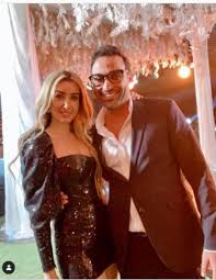 يذكر ان هنا الزاهد متزوجة من الممثل أحمد فهمي منذ سبتمبر/ أيلول 2019. Ù‡Ù†Ø§ Ø§Ù„Ø²Ø§Ù‡Ø¯ ØªØ­ÙŠØ± Ù…Ø¹Ø¬Ø¨ÙŠÙ‡Ø§ Ø¨ØµÙˆØ±Ø© Ø¬Ø¯ÙŠØ¯Ø© ÙˆØ§Ù„Ø¬Ù…Ù‡ÙˆØ± ÙŠØ³Ø£Ù„Ù‡Ø§ Ø§Ù†ØªÙŠ Ø­Ø§Ù…Ù„ Ø¨Ø¬Ø¯ Ø§Ù„ÙŠÙˆÙ… Ø§Ù„Ø³Ø§Ø¨Ø¹