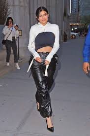 Resultado de imagen de kylie jenner conjuntos 2018