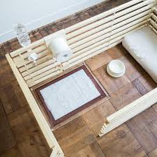 cacco eはわんちゃん用のお洒落な木製サークルです シンプルなのでインテリアに馴染みやすくウッド素材でやわらかな雰囲気を演出してくれます 都市型の空間デザインをサークルに取りいれているので わんちゃんを閉じ込めるのではなく いつでも落ち着いた空間を創り