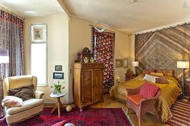Einrichtungsidee Fur L Formiges Schlafzimmer Ein Gemutlicher Schafbereich Und Eine Helle Leseecke Schlafzimmer Einrichtung Innenarchitektur Wohnen Wohnung