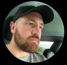 J from Paisley Scotland 🏴󠁧󠁢󠁳󠁣󠁴󠁿 very toxic likes to spend all time  trolling online even at work dated for 6 months and found out he was livin  a double life with children