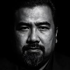 Meet Mr Loh, the knife sharpening expert. With 9 years of experience, he  knows exactly how to bring your dull knife back to life — sharp, smooth,  and ready to slice like