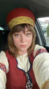 Asun Englannissa ja juhlin itsenäisyyspäivää Raja-Karjala päällä. Vein  lapset kouluun puku päällä ja opettajat sekä muut vanhemmat olivat tosi  kiinnostuneita ja innoissaan meidän kansallispuku kulttuurista. Voi mikä  kunnia saada olla Suomalainen 🇫🇮