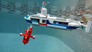 To your account to add or reply to comments. Deux Sous Marins Miniatures En Lego Qui Tirent Des Missiles Fascinent Les Internautes