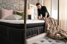 Stunning master suite transformations you have to see to believe drew and jonathan scott know a thing or two about creating designer master suites. Don T Invite Property Brothers Jonathan Scott Into Your Bedroom If You Have Dirty Clothes On The Floor Glamour