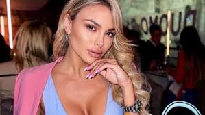 May 17, 2021 · η αλεξάνδρα παναγιώταρου που αποχώρησε από την «φάρμα» το σάββατο, παραχώρησε την πρώτη της συνέντευξη στην εκπομπή του αντ1 «το πρωινό». E8wz3rhwkrhqfm