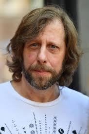 Reparto de De vuelta al mar (película 2015). Dirigida por John Delbridge