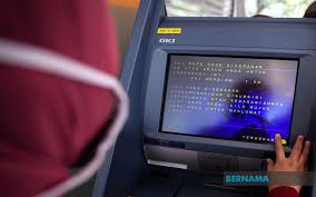 Masukkan kartu atm dan pin anda 2. Bernama Waktu Operasi Mesin Atm Dihadkan 8 Pagi 8 Malam