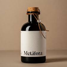 Metafora Olive Oil On Behance Olive Oil Packaging Bottle Packaging Bottle Design