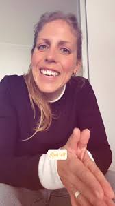 Une soirée de fou après le flou ! @anneclaire_ruel nous dévoile la fin de  sa visite et son objet pref avant que l'on aille s'incruster chez  @julieh_fr . Une fille a la