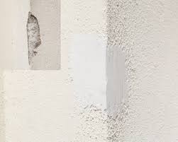 Pour cela utilisez la pointe d'un grattoir triangulaire. Comment Reparer Un Angle De Mur Exterieur Casse Reparer Un Angle Casse Toupret