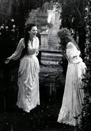 Winona ryder 90s winona ryder beetlejuice vampires bram stokers dracula mina harker dracula costume coppola winona forever king fashion. Best Of Winona Ryder Auf Twitter Winona Ryder On The Set Of Bram Stoker S Dracula 1992