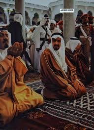 الملك فيصل والملك خالد والملك فهد والأمير سلمان. Classic79 On Twitter Ø§Ù„Ù…Ù„Ùƒ Ø®Ø§Ù„Ø¯ Ø¨Ù† Ø¹Ø¨Ø¯ Ø§Ù„Ø¹Ø²ÙŠØ² Ø¢Ù„ Ø³Ø¹ÙˆØ¯ Ø§Ø«Ù†Ø§Ø¡ ØºØ³ÙŠÙ„ Ø§Ù„ÙƒØ¹Ø¨Ø© Ø§Ù„Ù…Ø´Ø±ÙØ© Ùˆ ÙŠØ±Ø§ÙÙ‚Ù‡ Ø£Ø´Ù‚Ø§Ø¤Ù‡ Ø§Ù„Ø£Ù…Ø±Ø§Ø¡ Ø¹Ø¨Ø¯ Ø§Ù„Ù„Ù‡ Ùˆ Ø³Ù„Ø·Ø§Ù† Ùˆ Ù†Ø§ÙŠÙ Ùˆ ÙÙˆØ§Ø² ÙÙŠ Ù…Ù†ØªØµÙ Ø§Ù„Ø³Ø¨Ø¹ÙŠÙ†ÙŠØ§Øª Ø§Ù„Ù…ÙŠÙ„Ø§Ø¯ÙŠØ© Https T Co L7yjvfw4jl