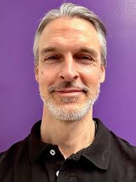 Peter Greve's Instagram, Twitter & Facebook