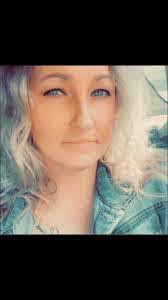 Mindy Holley's Instagram, Twitter & Facebook