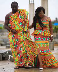 It has formal and informal versions and varies from simple draped clothing to fully tailored ensembles. Epingle Sur African Clothes