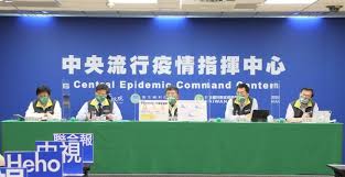 Jun 19, 2021 · 陳時中在疫情記者會上，戴著黑底口罩，上面寫有「請保持距離，把口罩戴好」的黃色字樣，言簡意賅也十分霸氣，旋即在ptt、推特等網路社群造成話題，有網友表示：「口罩好引人注目！ Bhxhzyl84yiutm