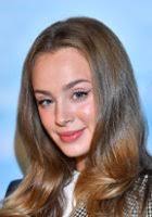 Annie Kellogg's Instagram, Twitter & Facebook